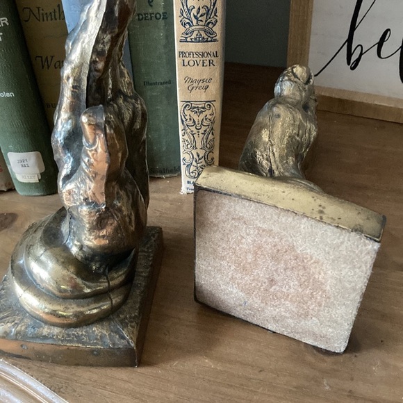 Hand sculpture brass/gold bookends - Picture 4 of 5